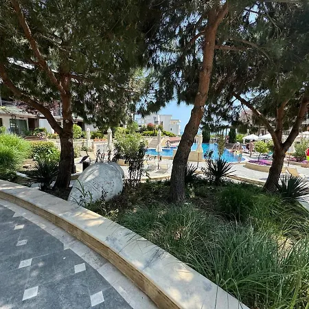 Rose Gardens 10 Апартаменты