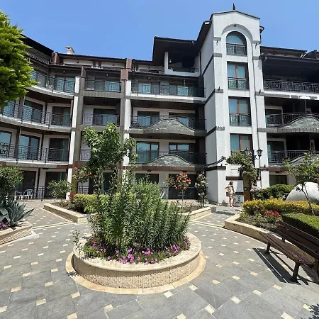 Апартамент Rose Gardens 10 *