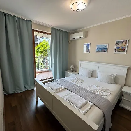 Апартамент Rose Gardens 10 *